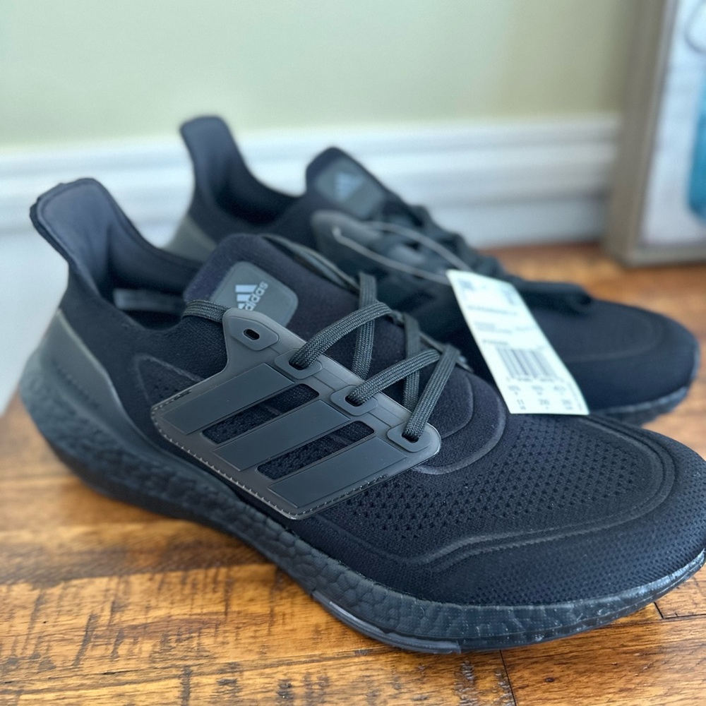 NEW Adidas Ultraboost 21 Athletic Triple Black Running Shoes FY0306 Mens Size 11